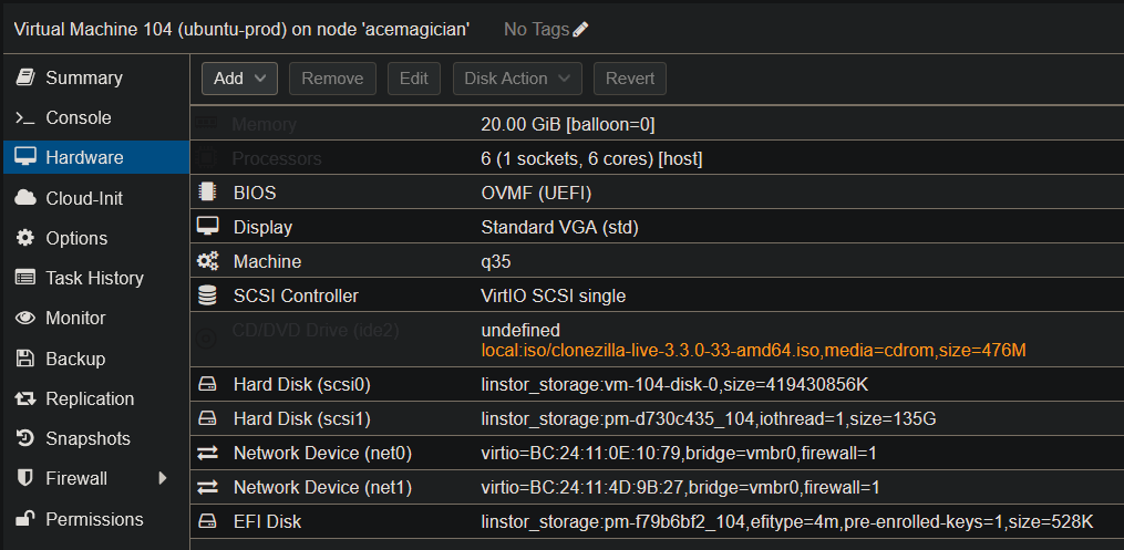 Configuration matérielle de la VM avec les deux disques